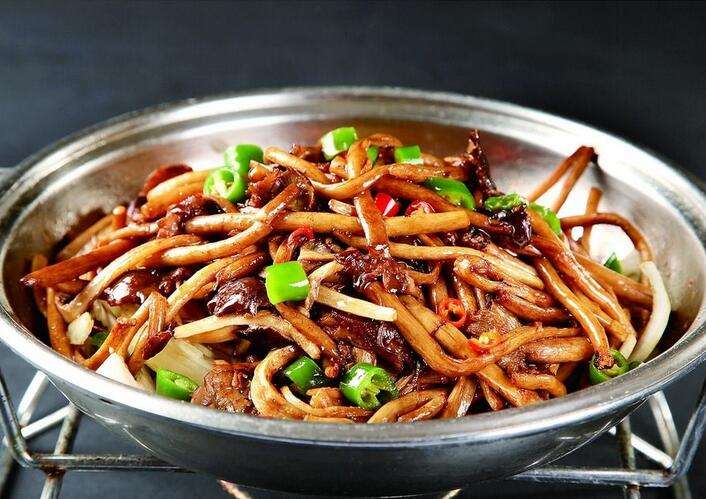 黑竹沟菌汤火锅,茶树菇鸭火锅