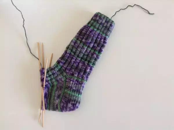 珊瑚绒线织袜子教程简易,如何编织冬天袜子教程