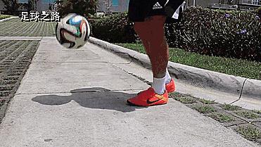 小孩足球颠球入门基本功,初学足球颠球技巧小学生