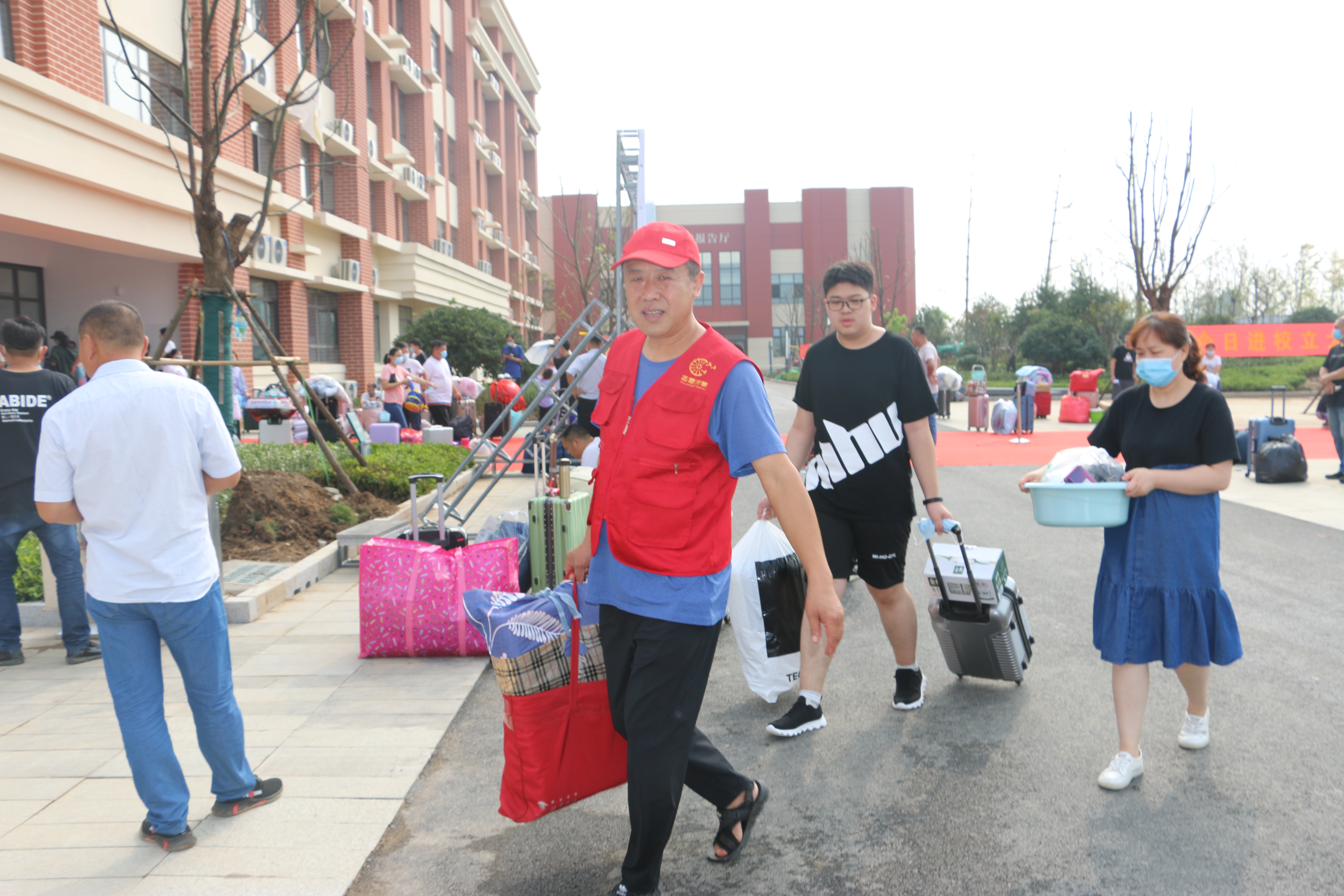 中考生看过来，来这里成就最好的自我——选择临沂三中，无悔一生