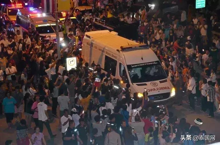 这名一生捐款60亿的高僧走了，曾救人无数，泰王也向他下跪……