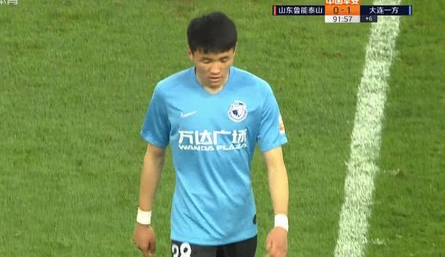 足球场是靠实力而不是靠年龄，上场一分钟就被换下，足协脸痛吗？