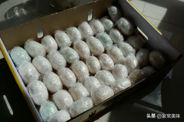 腌咸鸭蛋的2种方法简单快速,腌制咸鸭蛋只需简单三步个个流油