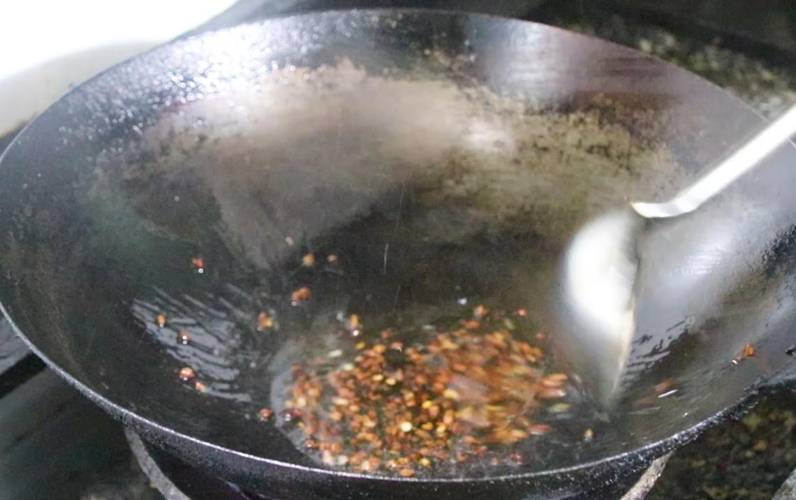 红烧猪脚的家常做法软烂脱骨川味,高压锅炖一整只猪脚要多久才脱骨