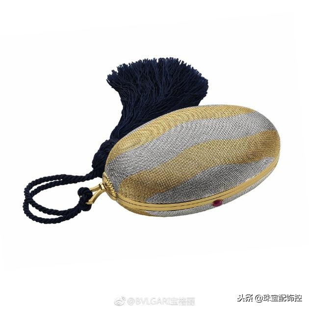 阿娇无名指大钻戒,阿娇的钻石是什么牌子