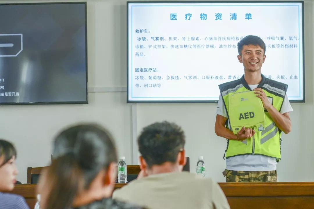 千万条安全第一条切勿随意变道,跑马注意安全讲解