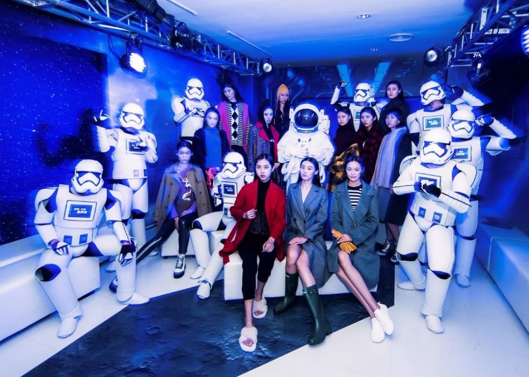 太空时尚秀,时尚与科技的碰撞视频