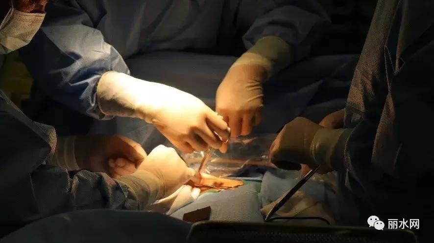 男性也会得乳腺癌?丽水男子得乳腺癌,全乳切除!有这种症状的男性朋友要重视了