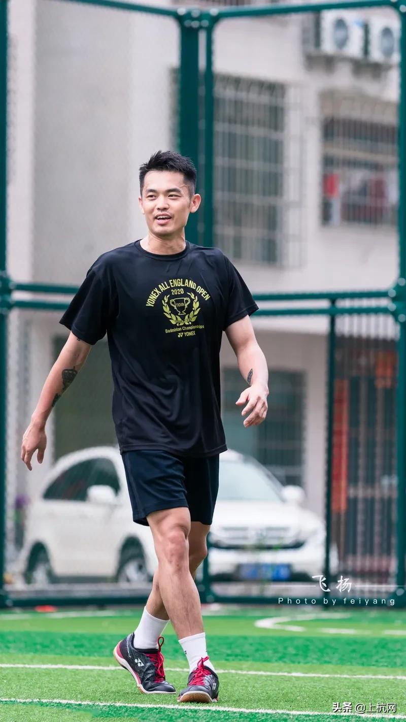林丹野球场秀足球,林丹回到球场赢了