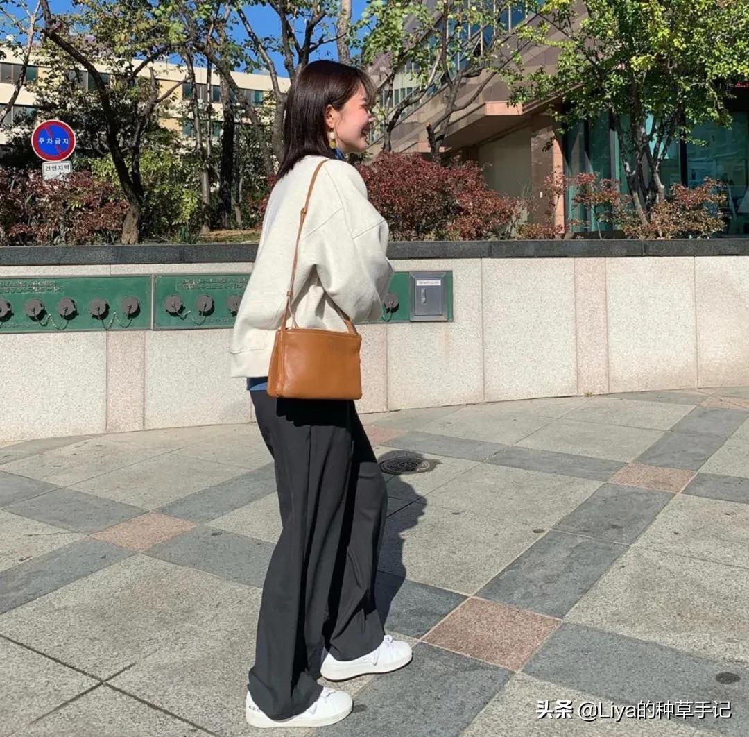 穿错卫衣显胖,宽松卫衣怎么搭配帆布鞋