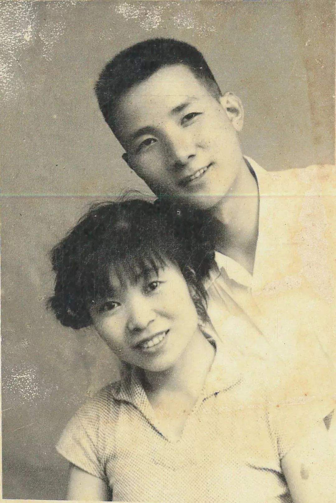 80岁老太捐款5万被劝回,老人转账300万被银行报警真相感人