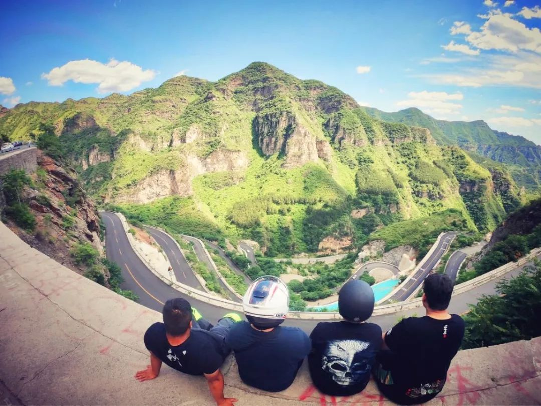 涓変釜楠戝＋鐨勭壒鎽勫墽,涓変釜楠戝＋