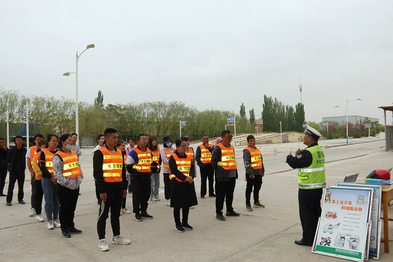 我为群众办实事丨民勤公安交警走进东方驾校开展“醉驾入刑十周年”、“一盔一带”交通安全及防电诈宣传活动