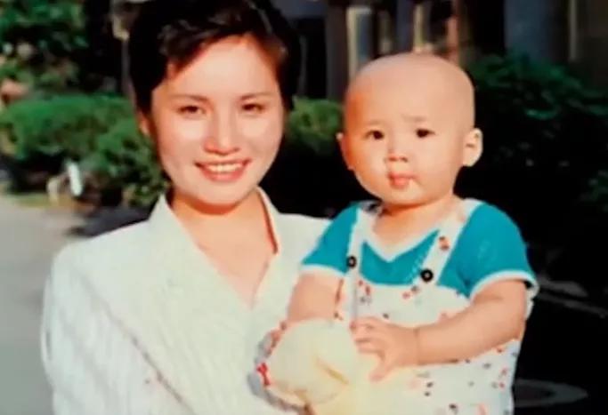 从中央电视台走出的主持人,从芒果台离开的女主持人