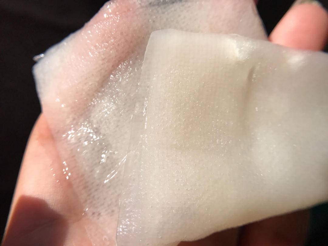 贴面膜有点小刺痛是缺水吗,脸部缺水贴面膜会刺痛是怎么回事