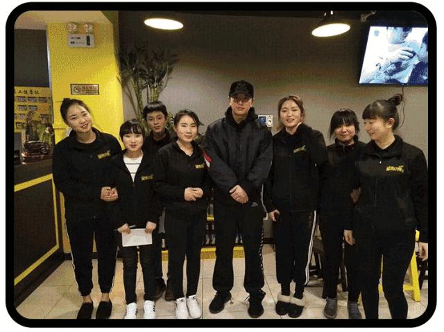 半个娱乐圈都打卡的眼镜小腰在簋街开店了！竟然3天五折！