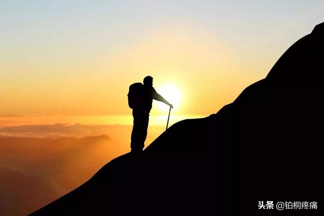 老年人膝盖水肿痛的三大病因,左脚膝盖后面酸痛是什么病因