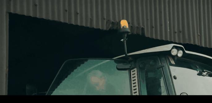 豆瓣9.6,这个“英国版李子柒”承包了我本月的笑点