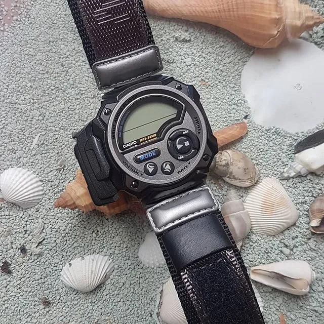 能听歌能拍照,二十年前的Casio怎么这么强?