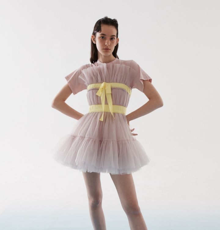 不想穿那些网红卖的衣服?感觉不上档次?也不想选奢侈品?