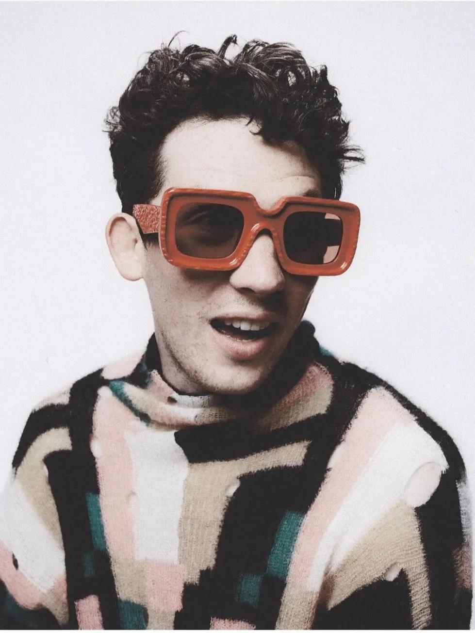 圆脸女生怎么选墨镜,圆脸女生如何选择大牌眼镜