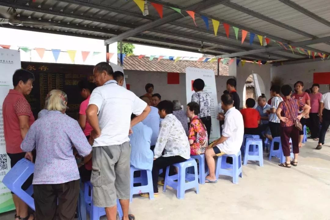 义诊下乡扶贫暖人心,义诊暖人心健康在身边