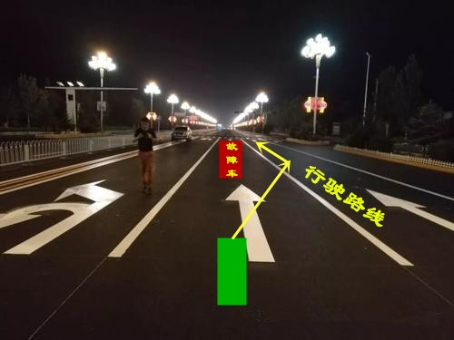 前车发生故障走不了,我们压着旁边的白实线通过会被判为违章吗?