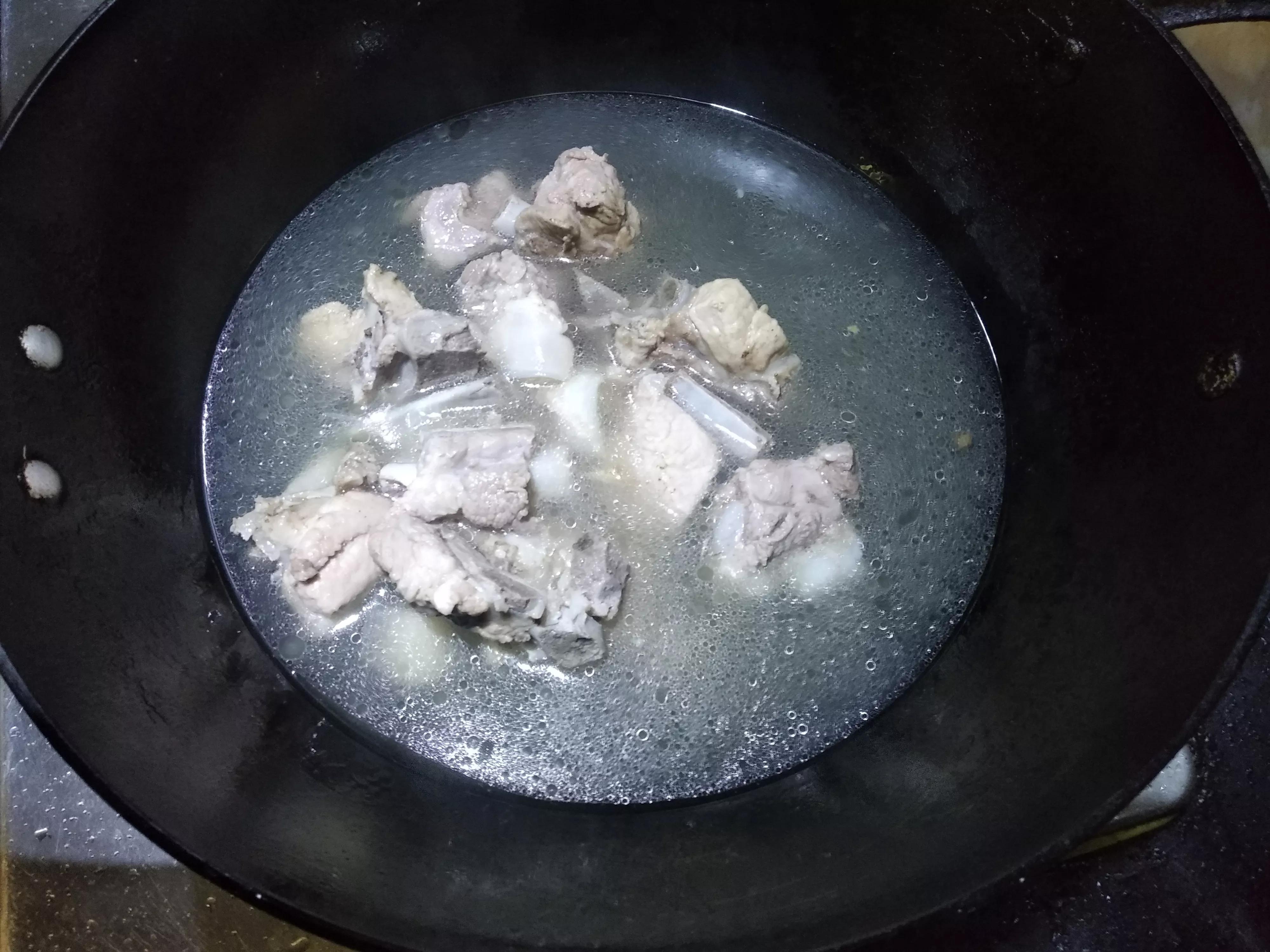 炖骨头怎么炖得又烂又香呢,家常炖大骨头放什么料