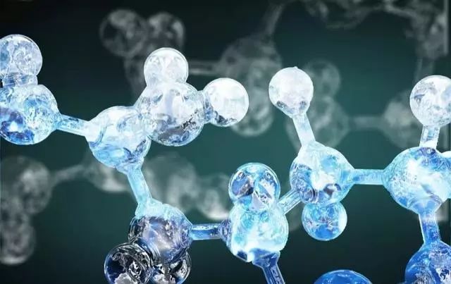 手脚干裂皮肤又厚又痒怎么办,冬天手脚干裂起皮怎么治疗