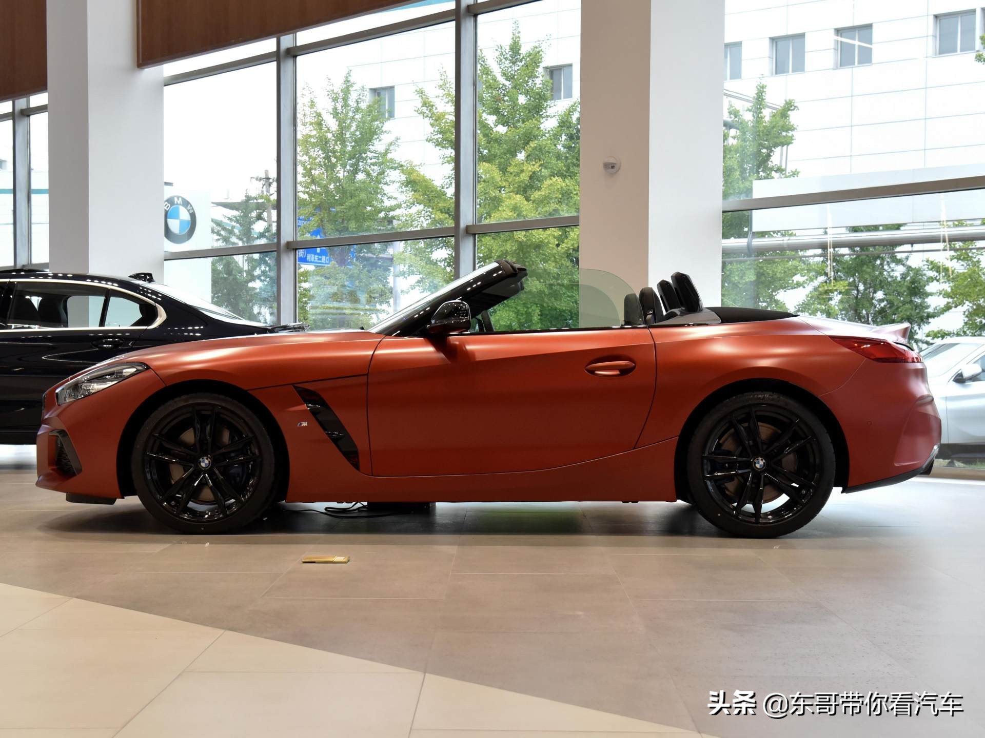 宝马z4敞篷2022款性能版试驾视频,宝马z4硬顶敞篷2021款落地价