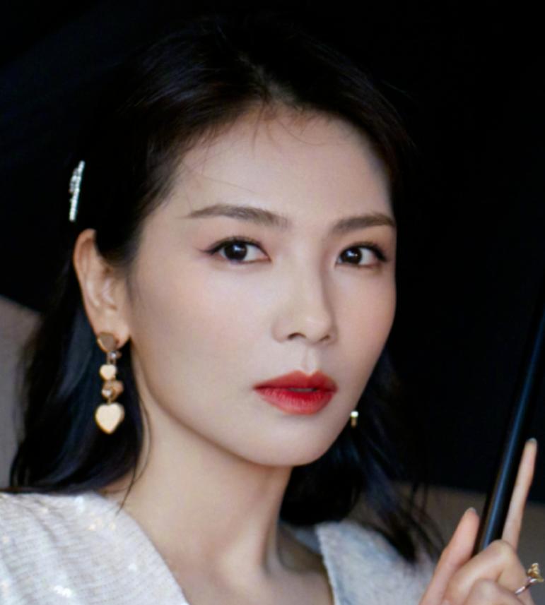 她又被传婚变？这么大尺度激情戏都接，颜也遭嘲了…