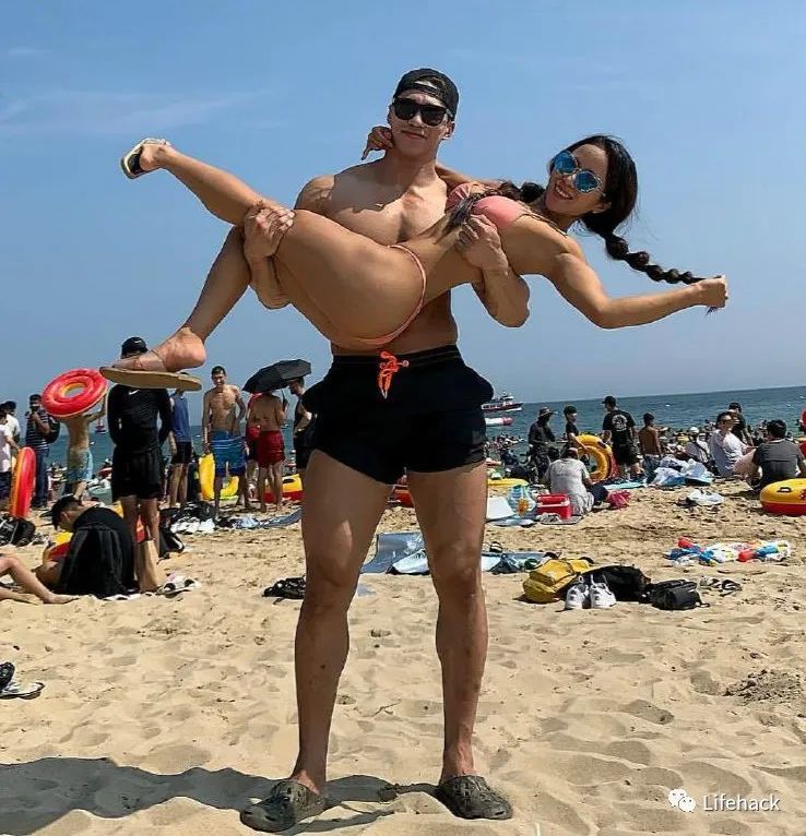 肌肉男女实力强啪，帅翻整个健身圈