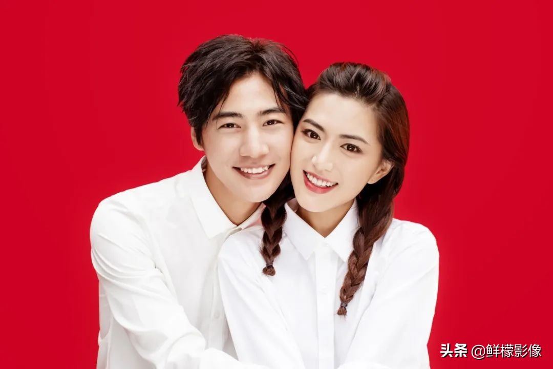 结婚纪念照怎么拍最美,穿黑色衣服拍结婚证件照好看吗