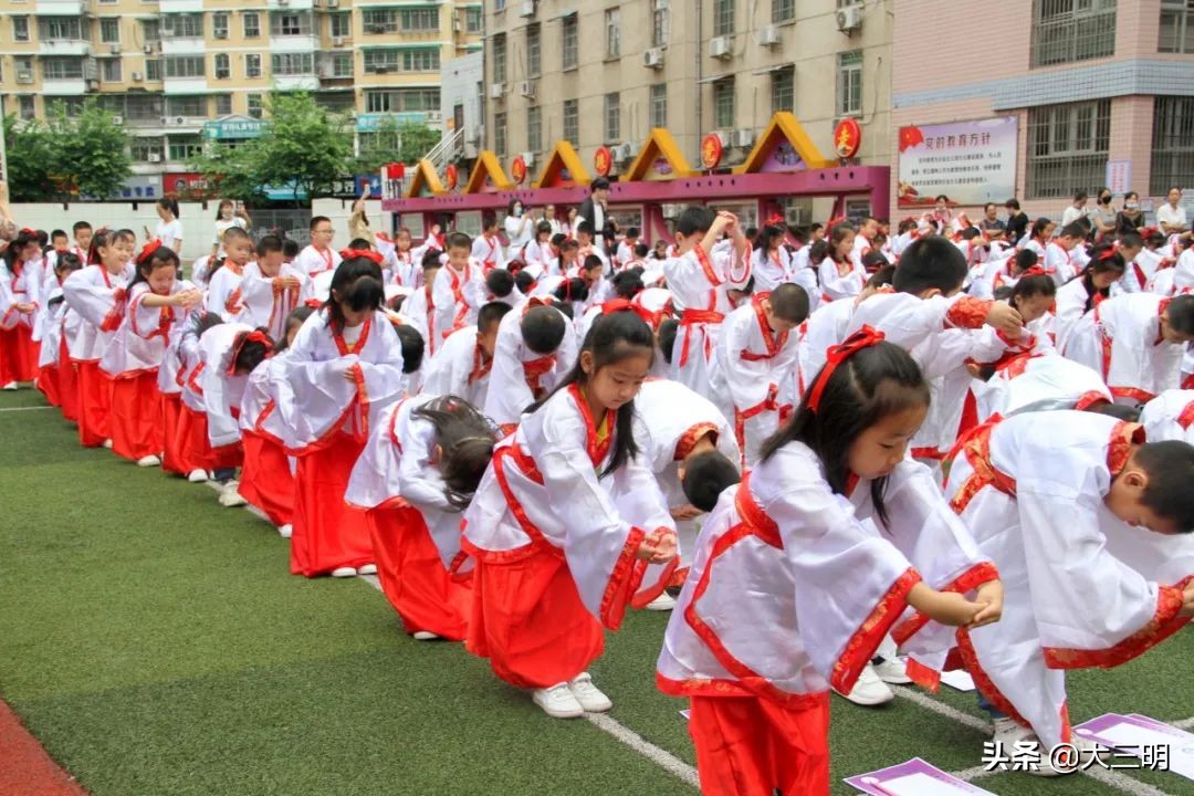 幸福七色花丨开笔添智，慧悦人生——三明学院附属小学一年段“七色花”年段特色体验活动