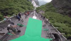 990米峡谷险峰翼装飞行、世界级大咖齐聚桥牌公开赛…湖南都市现场直播