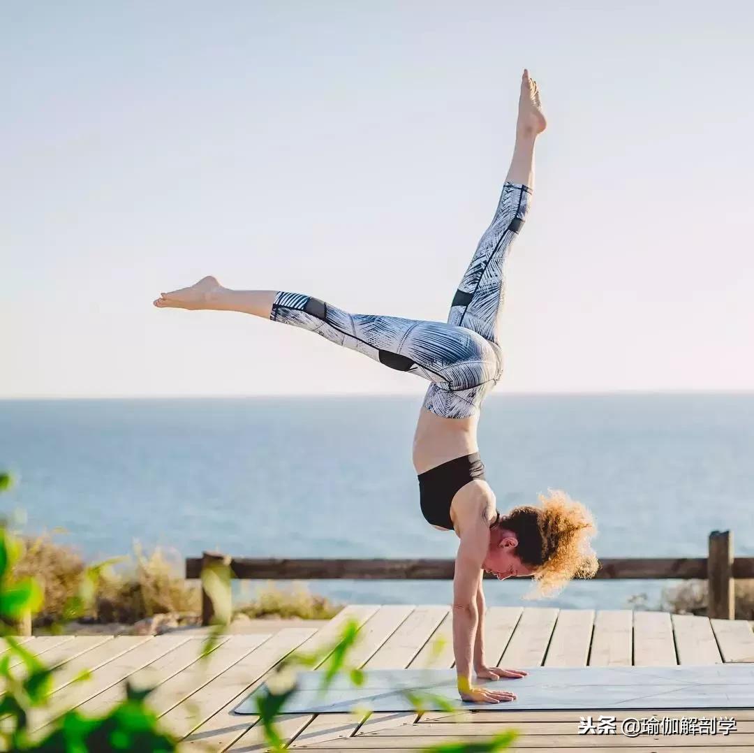 50多岁练瑜伽的好处和坏处,女生练瑜伽对男朋友有什么好处