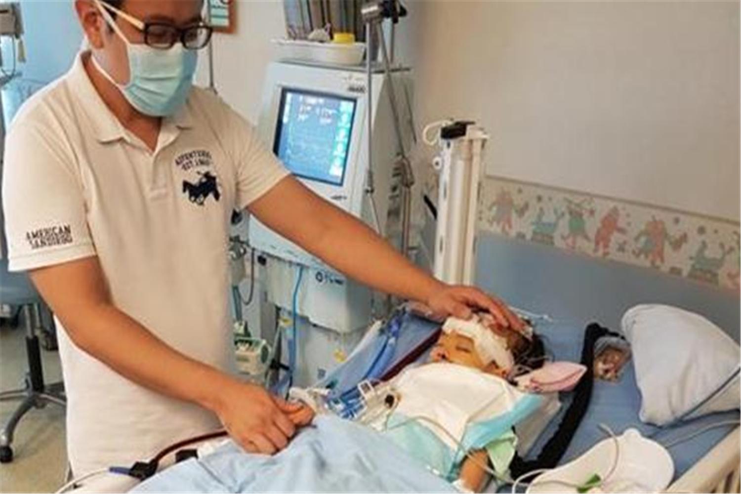 2岁女童偷吃奶粉,不小心给小孩吃了孕妇奶粉