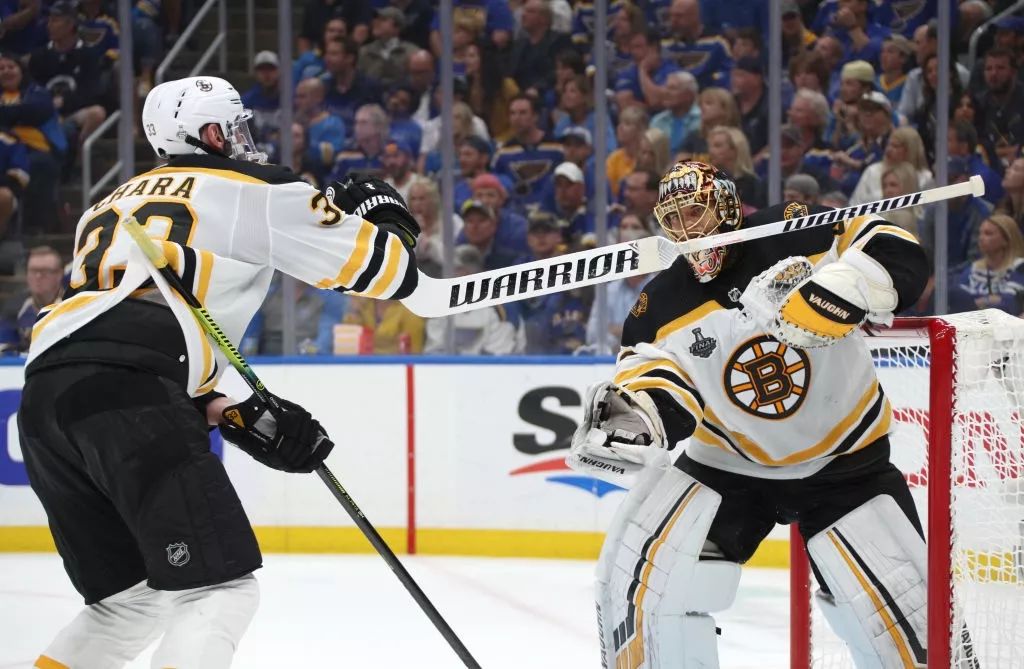 蓝调拿下球队首个斯坦利杯总冠军,奥赖利荣膺季后赛MVP