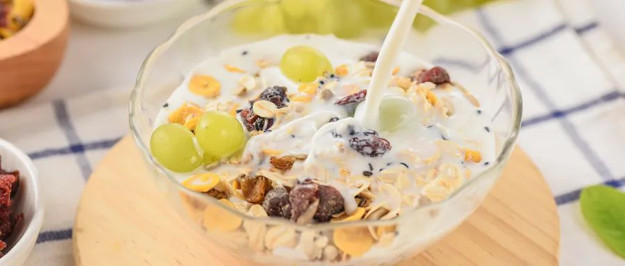 出现痛风征兆，怎样应对避免痛风发作？