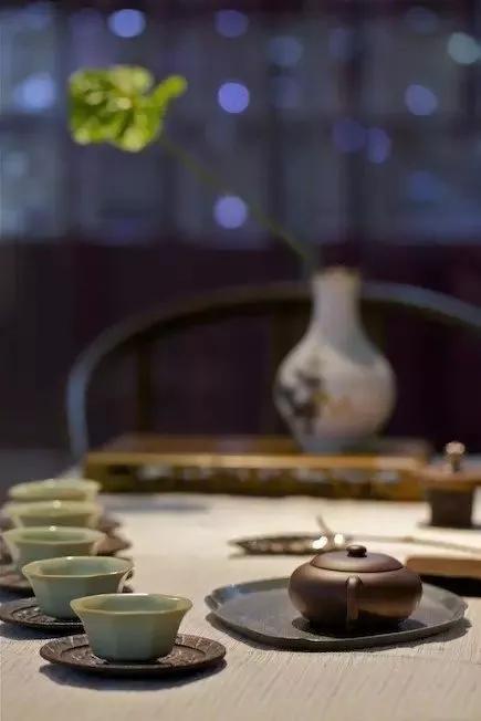 喝茶会让人慢下来心静下来,喝茶慢一点做人笨一点