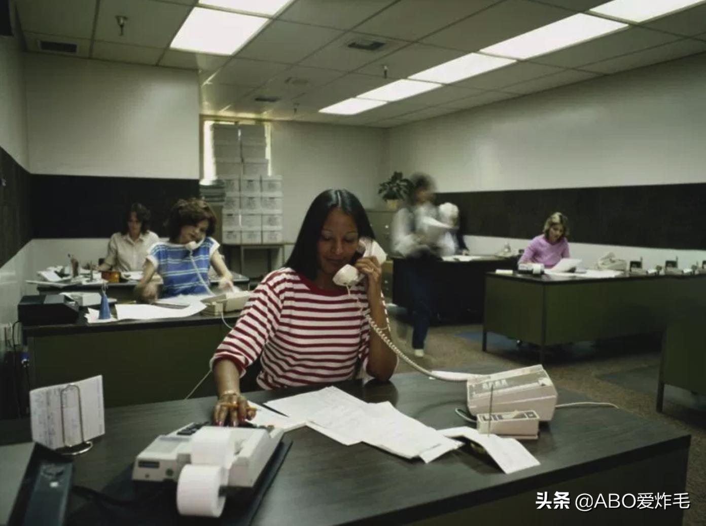 美国人用工作服暗示单身：上班穿什么，比想象的更复杂