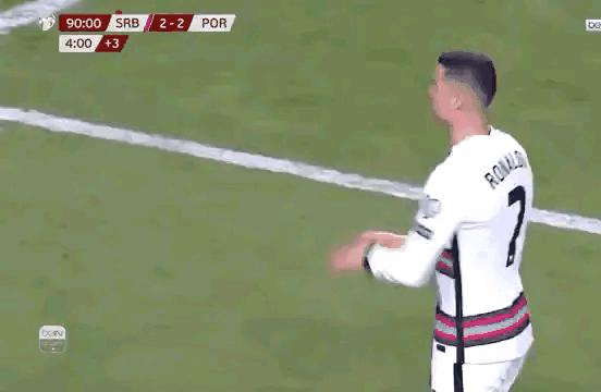 裁判误判c罗暴怒,裁判判点球c罗澄清不是犯规视频