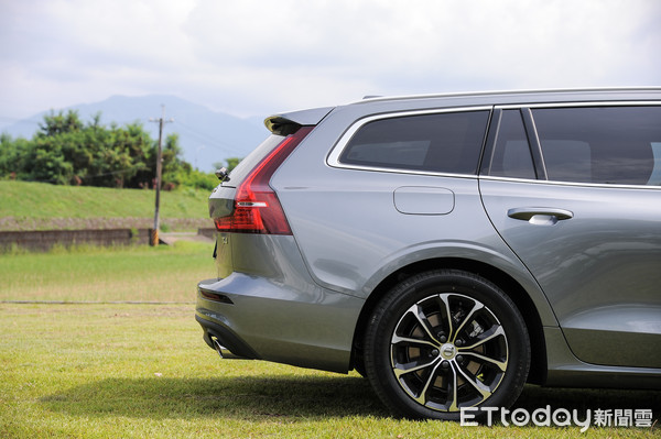 沃尔沃旅行车试驾v60,沃尔沃v60旅行车试驾