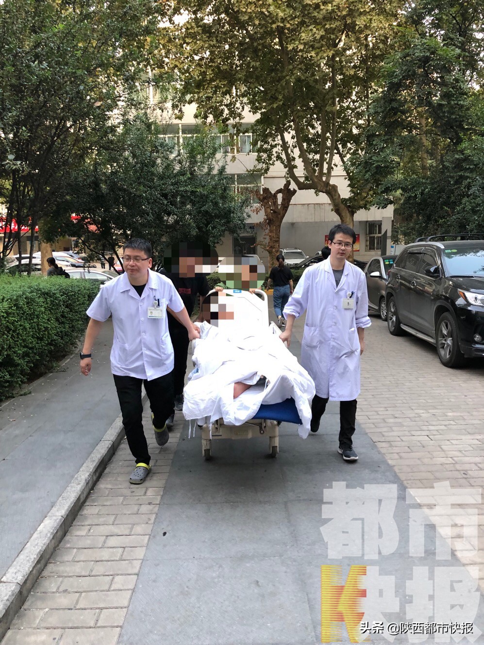 男子动脉破裂大量出血被交警救助,男子股动脉破裂大出血