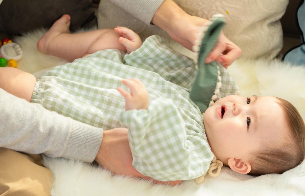 宝宝春捂怎么捂才恰到好处,婴儿春捂秋冻的正确方式