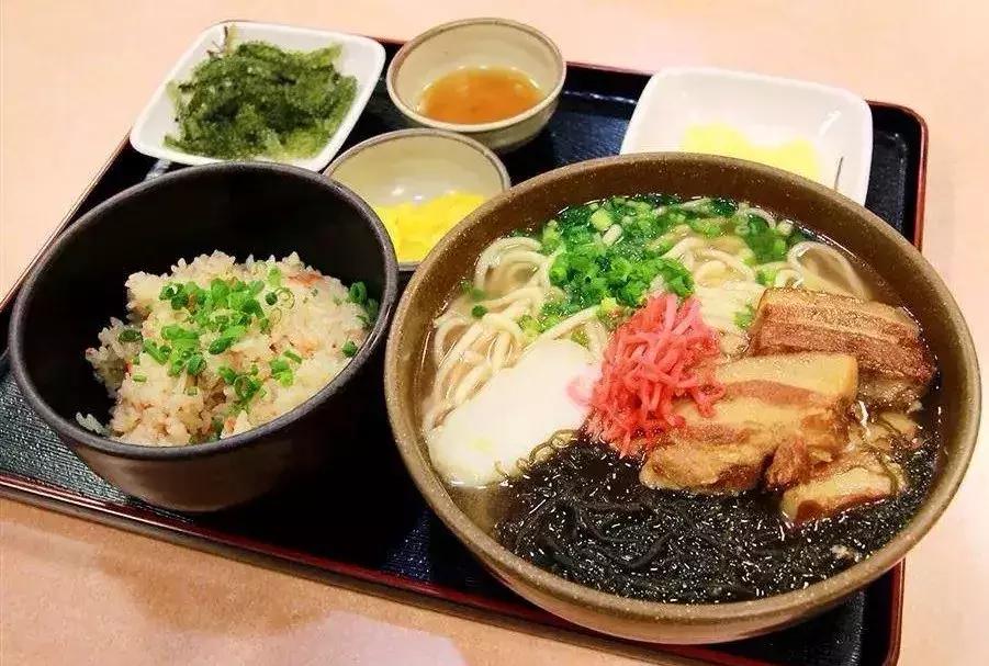 恋恋冲绳丨有一种海水的蓝，叫做“果冻蓝”