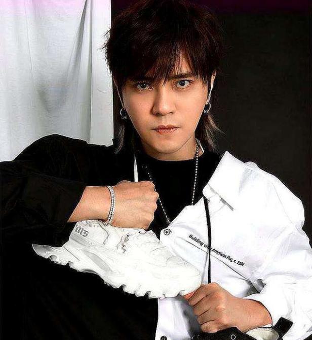 曝罗志祥party选妃，“身材大胸”是基本，夜店搭讪“晚上住哪”