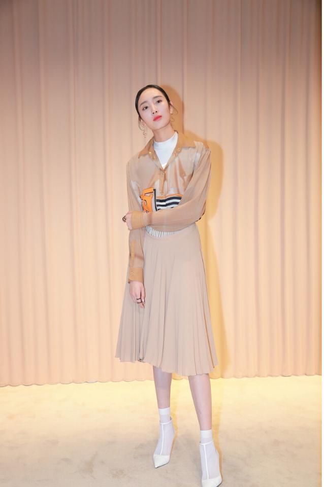 早秋衣服不用买太多,早秋衣服怎么穿黑白