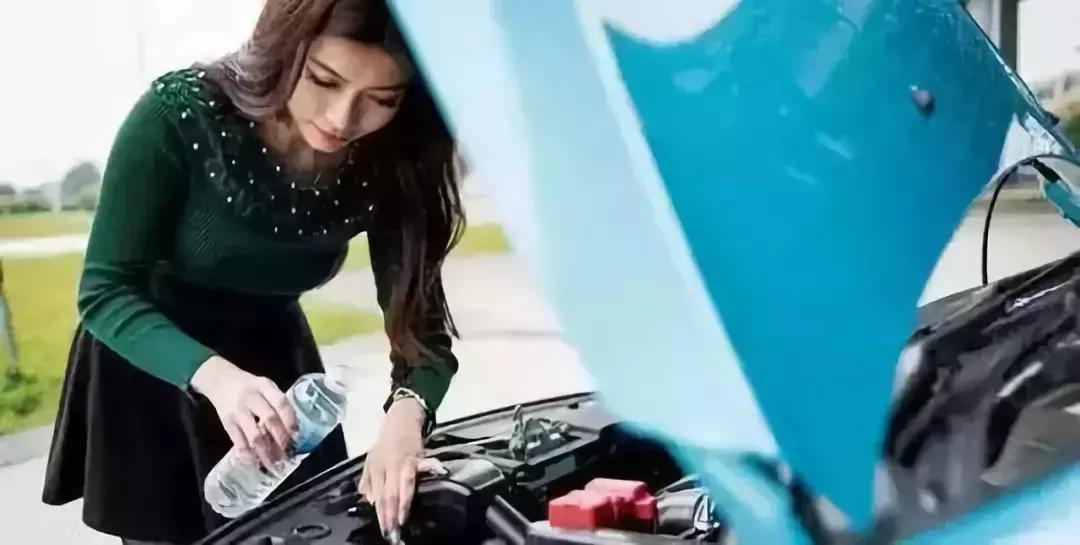 用玻璃水对车有影响吗,用玻璃水伤车吗