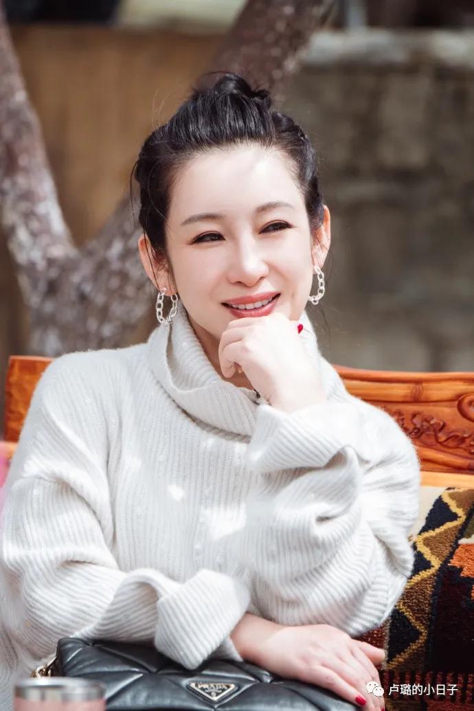 被秦海璐的私服惊艳了,秦海璐穿搭同款